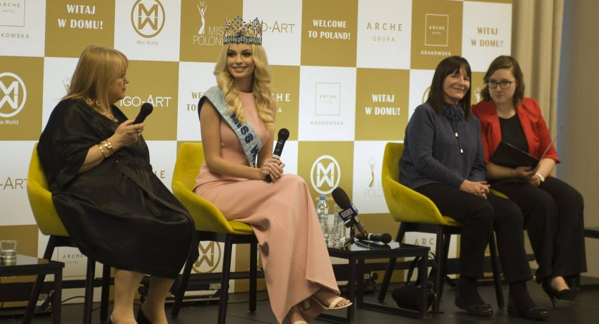 Miss World - Karolina Bielawska wróciła do Polski [ZDJĘCIA]