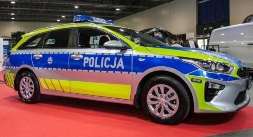 Nowe oznakowania policyjnych samochodów i motocykli