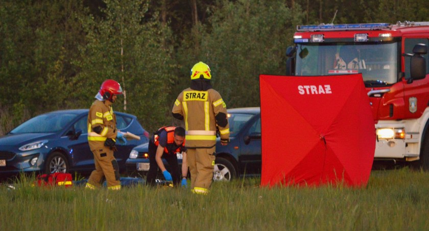 Wjechał w strażaka, potem w grupę rowerzystów i uciekł. Są ranni, jedna osoba nie żyje