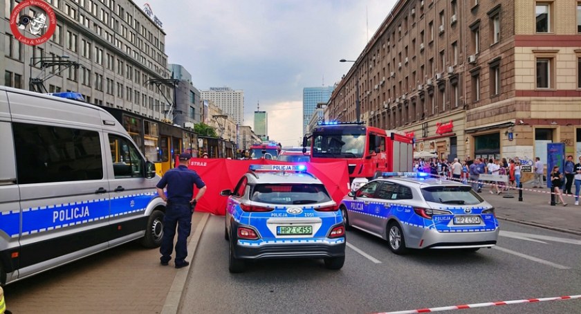 Nastolatka wtargnęła pod tramwaj. W ciężkim stanie trafiła do szpitala