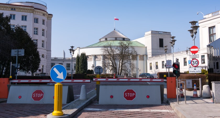 Termin wyborów czyli jak PiS traktuje samorządy