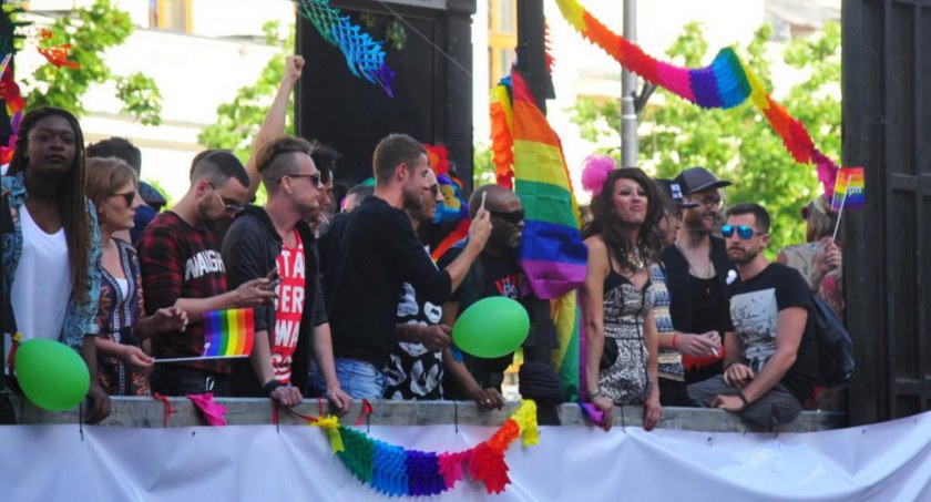Parada Równości już w najbliższą sobotę. PLAN IMPREZY, TRASA PRZEJŚCIA barwnego korowodu