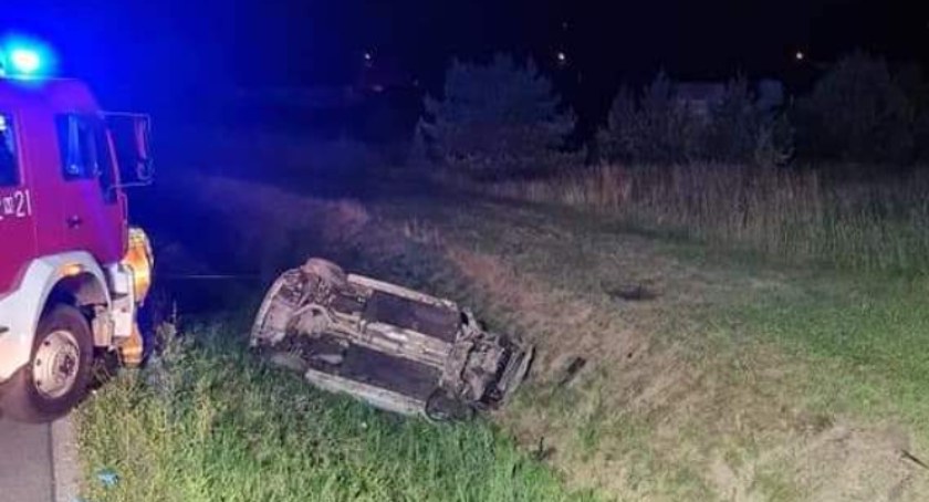 Kierowca audi zginął po zderzeniu z łosiem. Nie lekceważmy ostrzeżeń przy drogach!