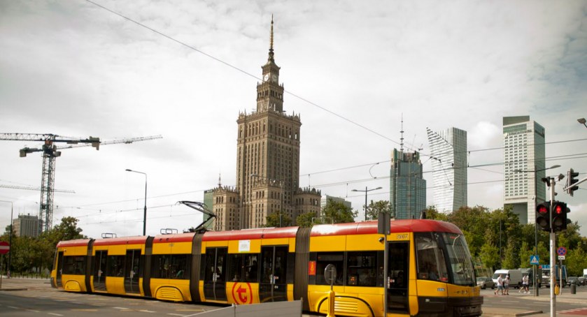 Organizacja komunikacji miejskiej podczas letnich wakacji szkolnych