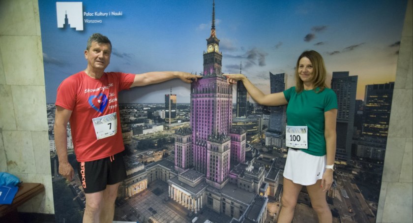 Bieg Tyma już za nami. Zobaczcie śmiałków, którzy zmierzyli się w konkurencji wbiegania na 30. piętro PKiN (FOTORELACJA)