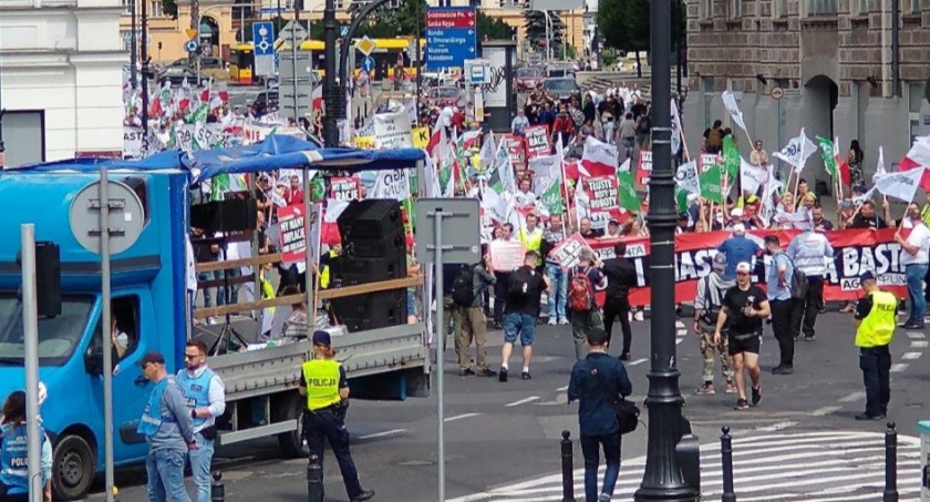Nie damy się okradać! Tłuste koty do roboty! Agrounia dzisiaj na ulicach Warszawy (ZDJĘCIA)