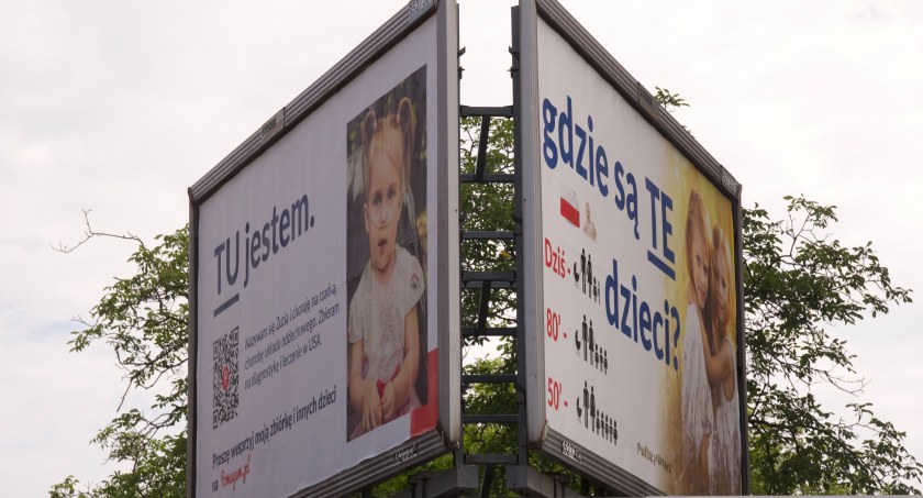 Gdzie są TE dzieci? - TU jestem - odpowiada chora Zuzia i inne dzieci prosząc o pomoc