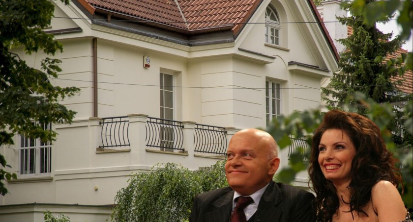 Jak dziś wygląda dom Skalskich z serialu Niania? Dalej robi wrażenie [ZDJĘCIA]