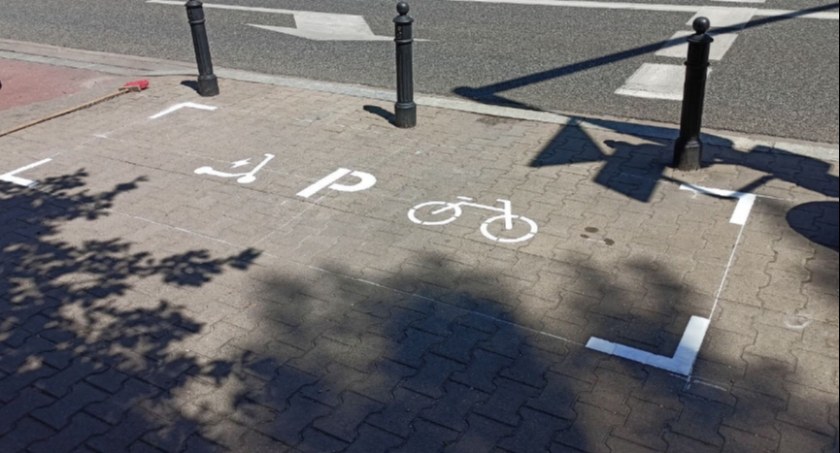 Powstaną specjalne strefy do parkowania e-hulajnóg