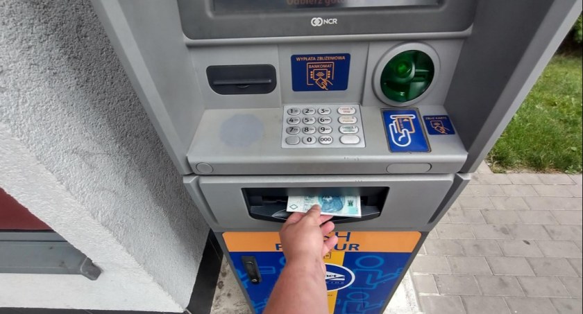 Coraz większe limity wypłat w bankomatach. Czy transakcje gotówkowe wkrótce przejdą do historii?