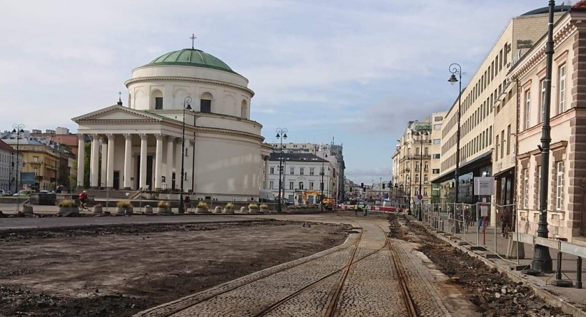 Plac Trzech Krzyży z brukiem i torami. Tak wygląda dzisiaj (ZDJĘCIA)