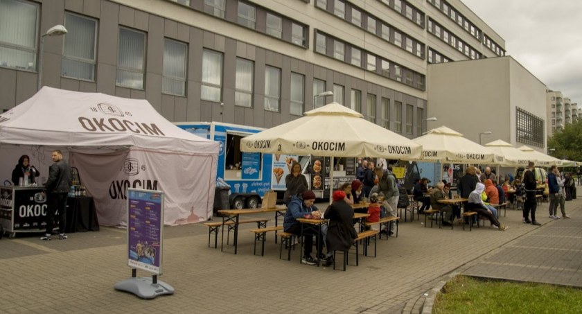 Zlot Food Trucków na Ursynowie. Zobaczcie jak wyglądało pożegnanie wakacji 