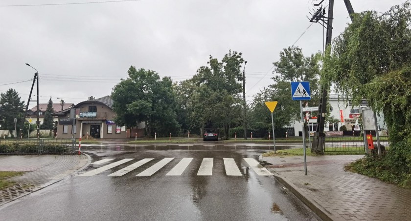 Rowerzyści zmorą kierowców, kierowcy zmorą rowerzystów - co z tym pierwszeństwem?