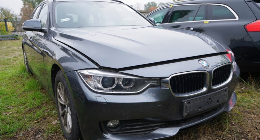 Warszawa sprzedaje odholowane samochody z dróg. Wśród nich BMW i Mercedes