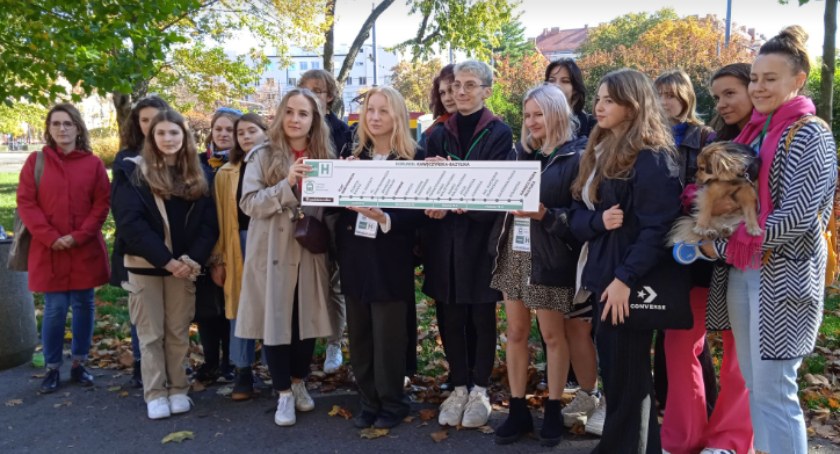 Tramwaj H ruszył w drogę. Nie zapominajmy o zdrowiu psychicznym! Leczenie to nie wstyd [ZDJĘCIA]