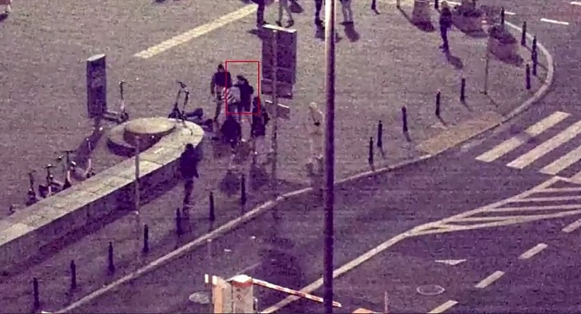 Brutalny atak na kibica – zdarta koszulka, skradziony szalik. Ofiara w szpitalu, a napastnicy w areszcie