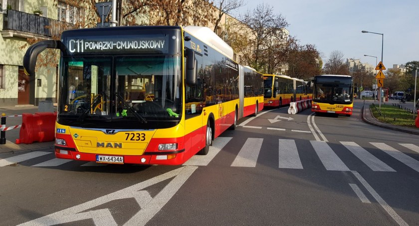 Wracają linie cmentarne. Jak będą jeździć? [ROZKŁADY]