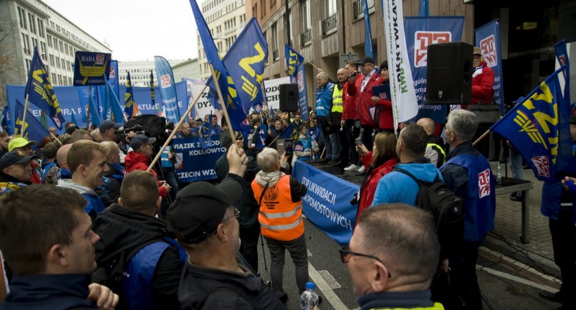 Związkowcy protestowali ws. emerytur [ZDJĘCIA]