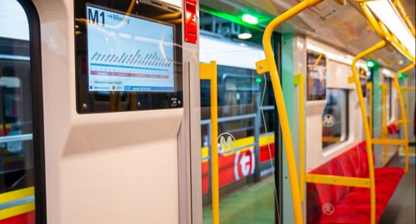 Pierwsza Škoda zasiliła tabor metra. Czy więcej pociągów oznacza częstsze kursowanie M1 i M2?