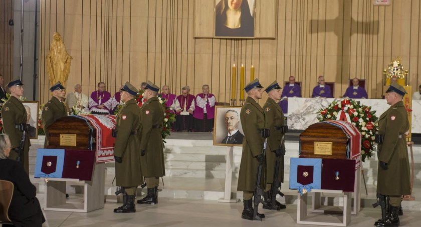 Powrót do Ojczyzny szczątków Prezydentów II Rzeczypospolitej rezydujących poza Krajem