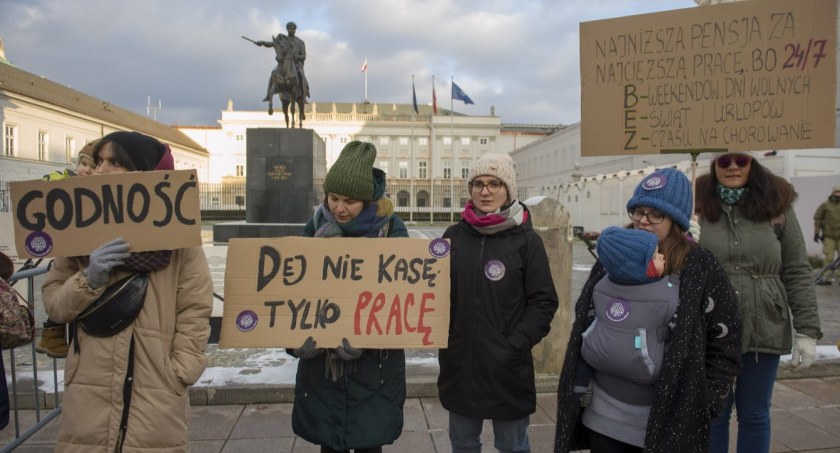 Chcą godnie żyć i zajmować się bliskimi. Protest opiekunów osób niepełnosprawnych (ZDJĘCIA)
