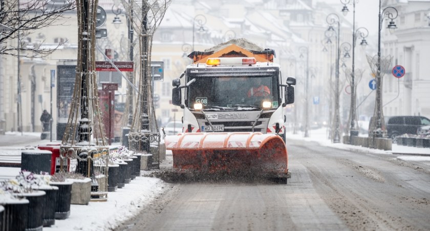 Śniegowi zjadacze działają. ZOM wysłało dodatkowe posypywarki