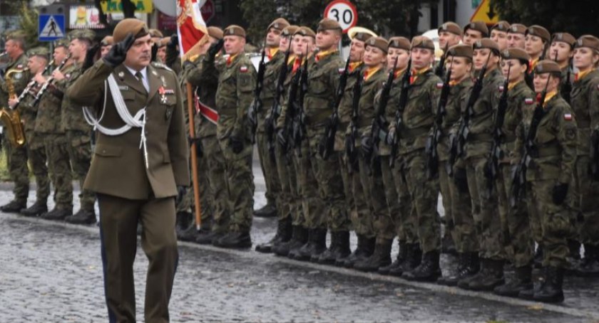 Wezwania na ćwiczenia wojskowe. Wiele niejasności i pierwsze protesty 