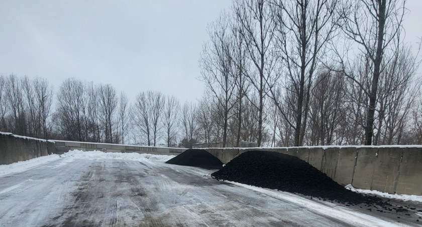 Zamówiony węgiel dotarł do Warszawy. Ile kosztuje tona?