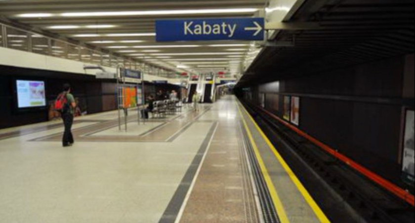 Zamknięte stacje I linii metra. Powodem pozostawiony bagaż