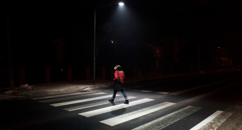 299 doświetlonych przejść dla pieszych w tym roku, 345 zyska nowe lampy już niedługo