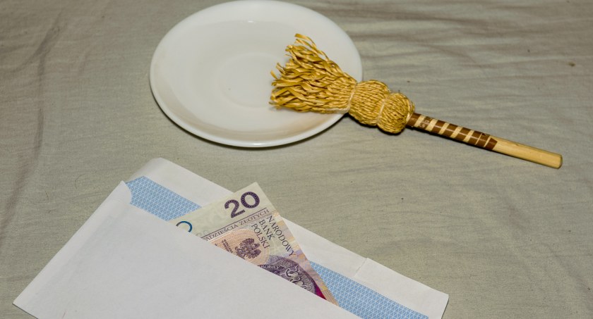 „Co łaska”, czyli ile dać księdzu podczas kolędy?
