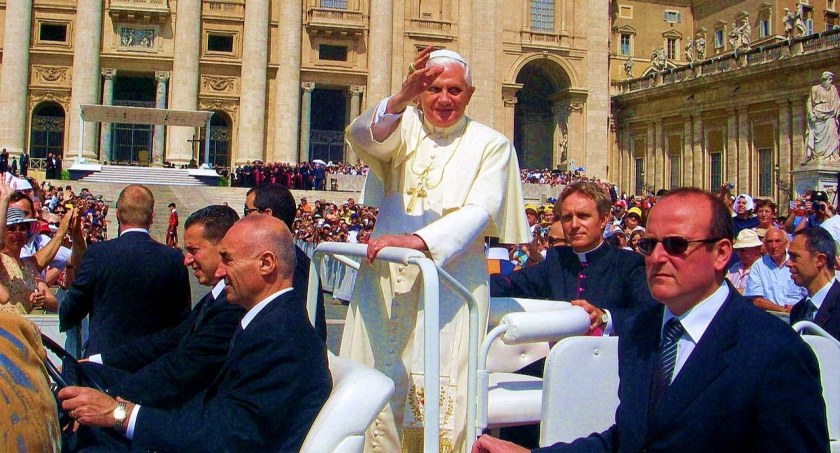 Najważniejszy po Janie Pawle II papież dla Polaków. Pożegnanie Benedykta XVI (1927-2022)