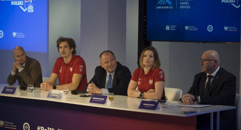 Akademicka Reprezentacja Polski wylatuje na uniwersjadę do Lake Placid. Wielkie nadzieje w młodych sportowcach!