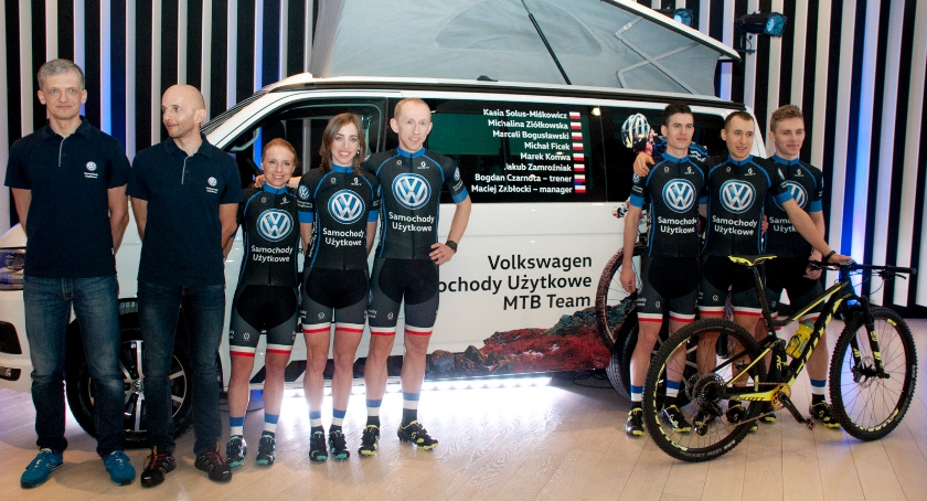 Zespół Volkswagen Samochody Użytkowe MTB Team na konferencji prasowej w Warszawie