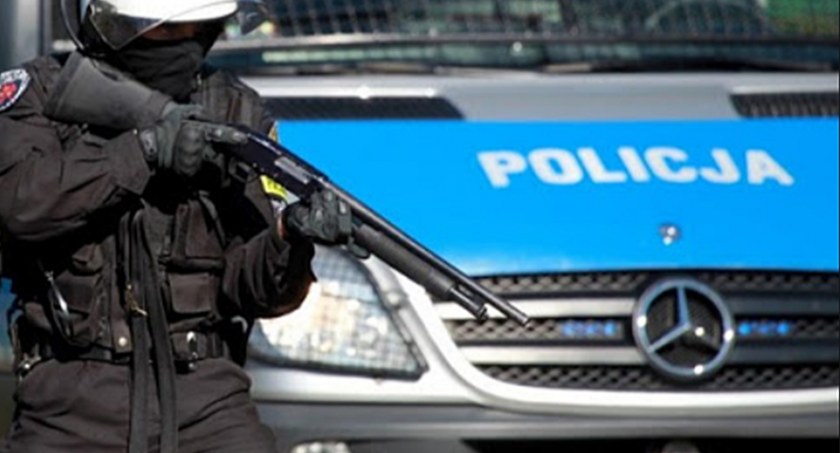 Niemal 200 sztuk ostrej amunicji i 40 gram mefedronu w aucie. Zdradziło go nerwowe zachowanie