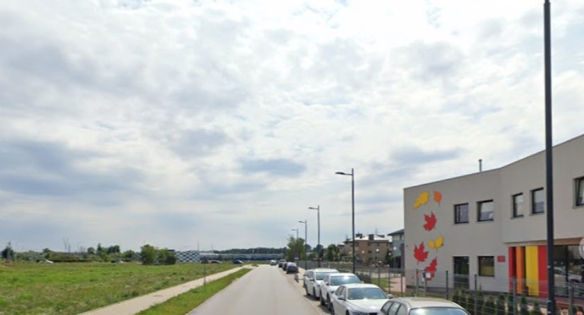 Kierowca stracił panowanie nad autobusem. Wjechał w auto, w którym było dziecko
