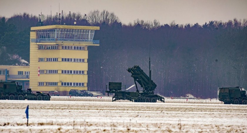 Wyrzutnie PATRIOT rozstawione na bemowskim lotnisku 