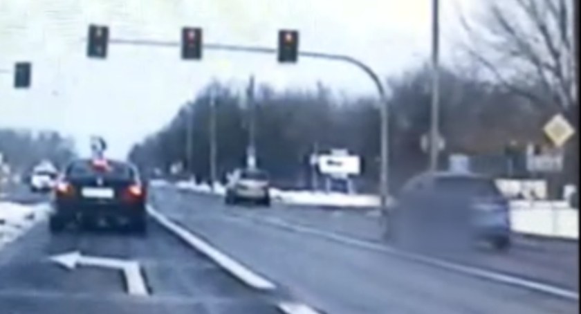 Przejechał na czerwonym świetle, jego instruktor został ukarany