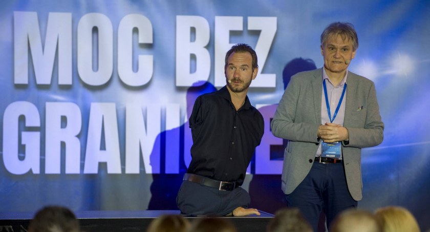 Bez rąk, bez nóg, bez ograniczeń. Nick Vujicic wygłosił w Warszawie poruszającą mowę [ZDJĘCIA]