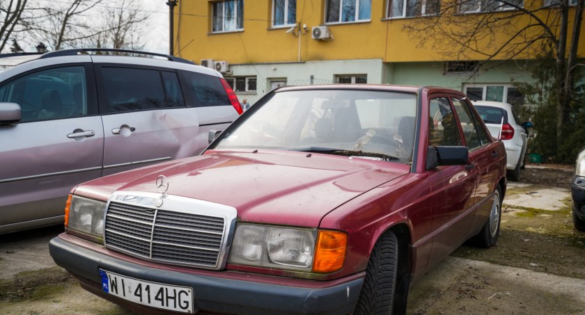 ZDM sprzeda prawie 80 odholowanych pojazdów, zapomnianych przez właścicieli [ZDJĘCIA]