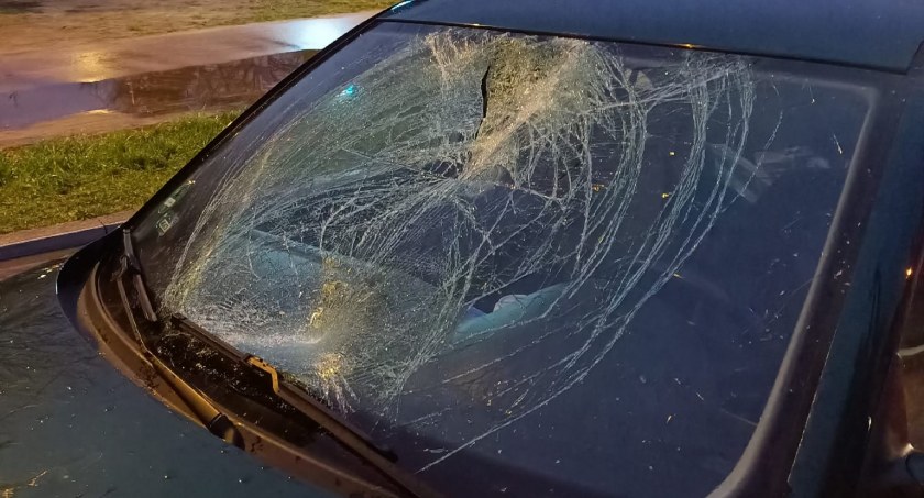Kierowca osobówki potrącił pieszego