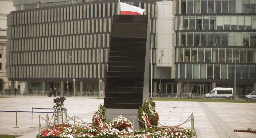 Opóźnione obchody 13. rocznicy katastrofy smoleńskiej [PROGRAM]