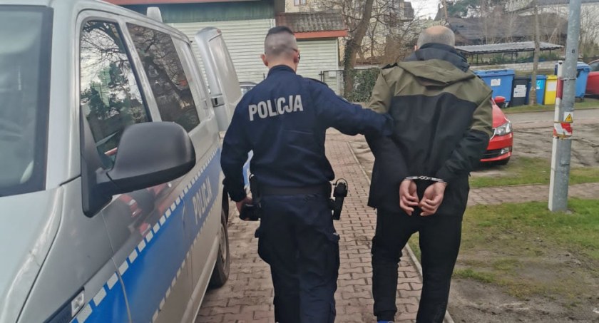 Okradli market, zaatakowali ochroniarza i rzucili się do ucieczki