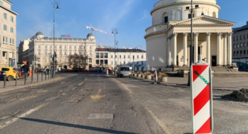 Plac Trzech Krzyży: kolejny etap przebudowy. Zmiany w ruchu i komunikacji!
