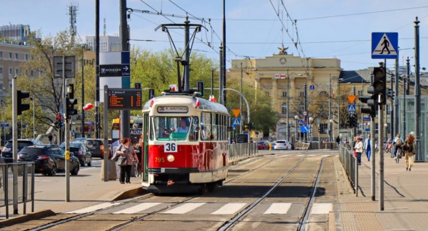 Prace torowe na pl. Bankowym powodują zmiany dla tramwajów
