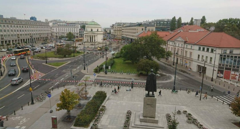 Kolejne prace na Placu Trzech Krzyży. WTP zapowiedział zmiany