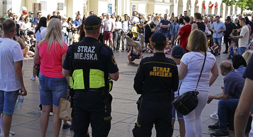 Zwierzęta, Plac Zamkowy i Straż Miejska