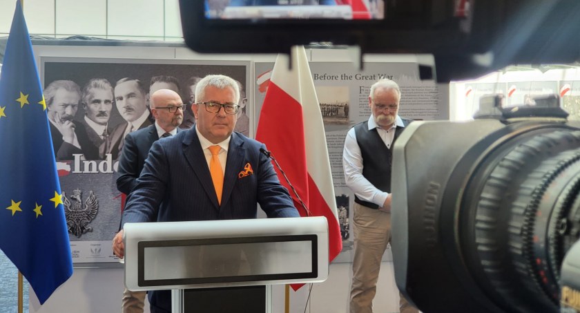 ZDANIEM CZARNECKIEGO. Bruksela: wystawa o polskiej historii w PE