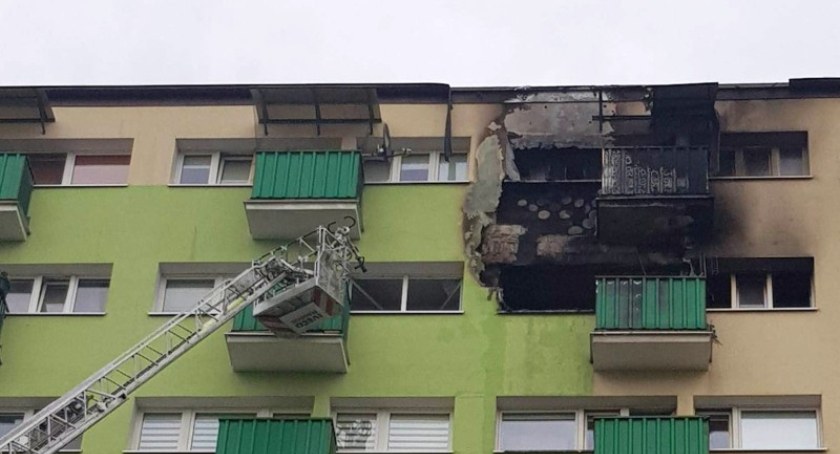 Pożar w wieżowcu przy ul. Kobielskiej [ZDJĘCIA]