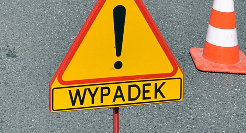 Motocykl zderzył się z samochodem osobowym